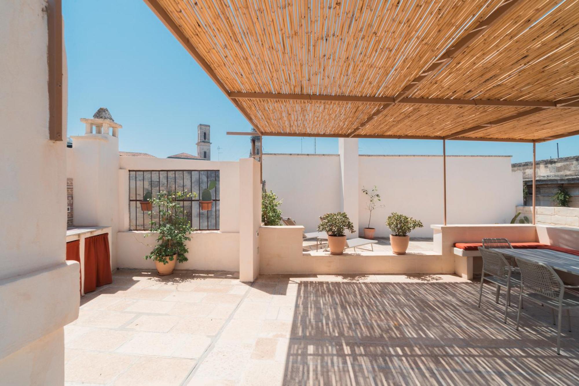 Lotus Apartment & Rooftop By Residence Colibri レッチェ エクステリア 写真