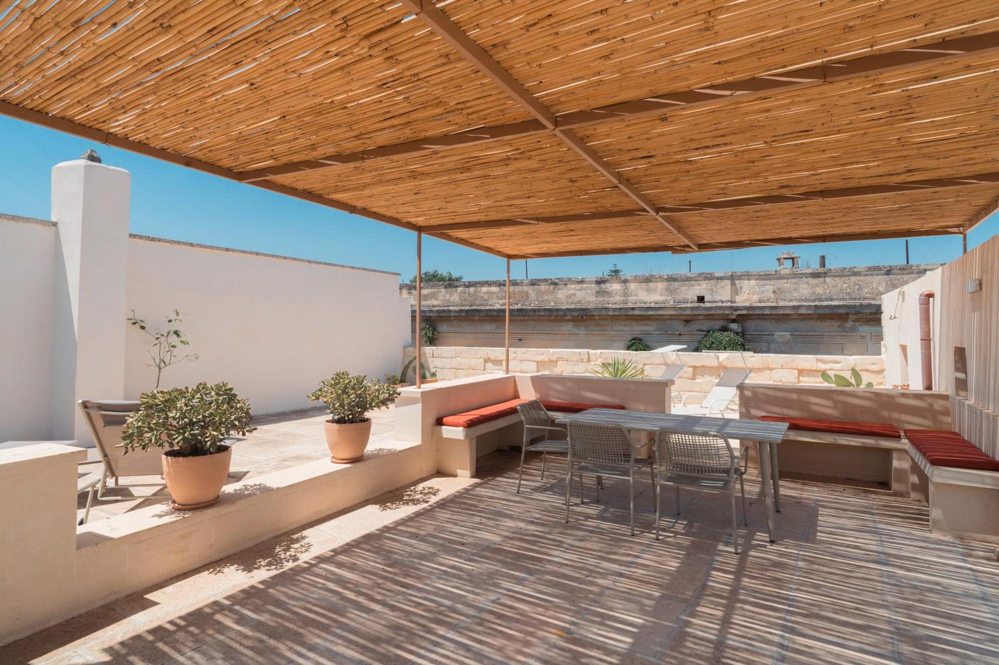 Lotus Apartment & Rooftop By Residence Colibri レッチェ エクステリア 写真