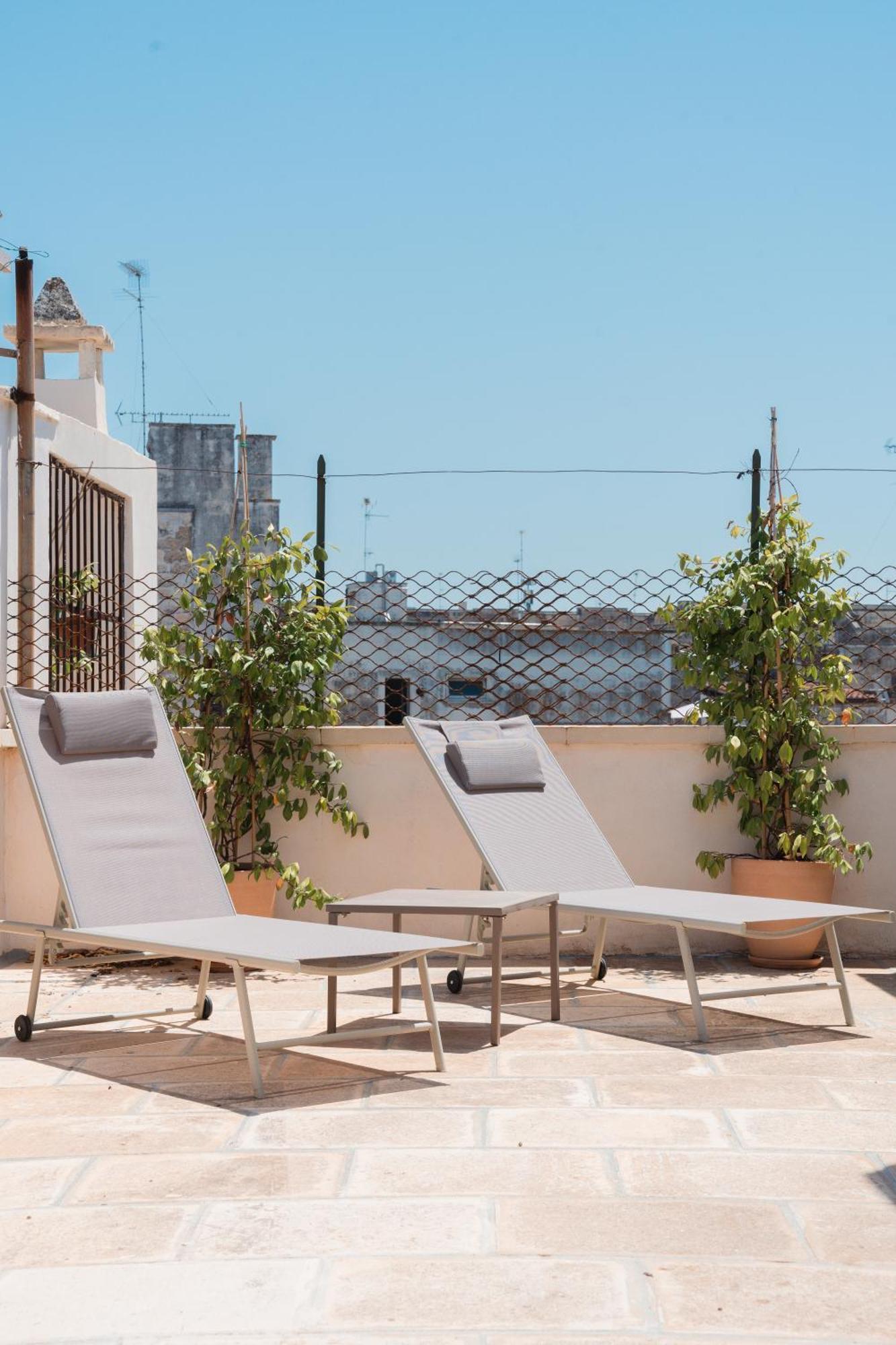 Lotus Apartment & Rooftop By Residence Colibri レッチェ エクステリア 写真