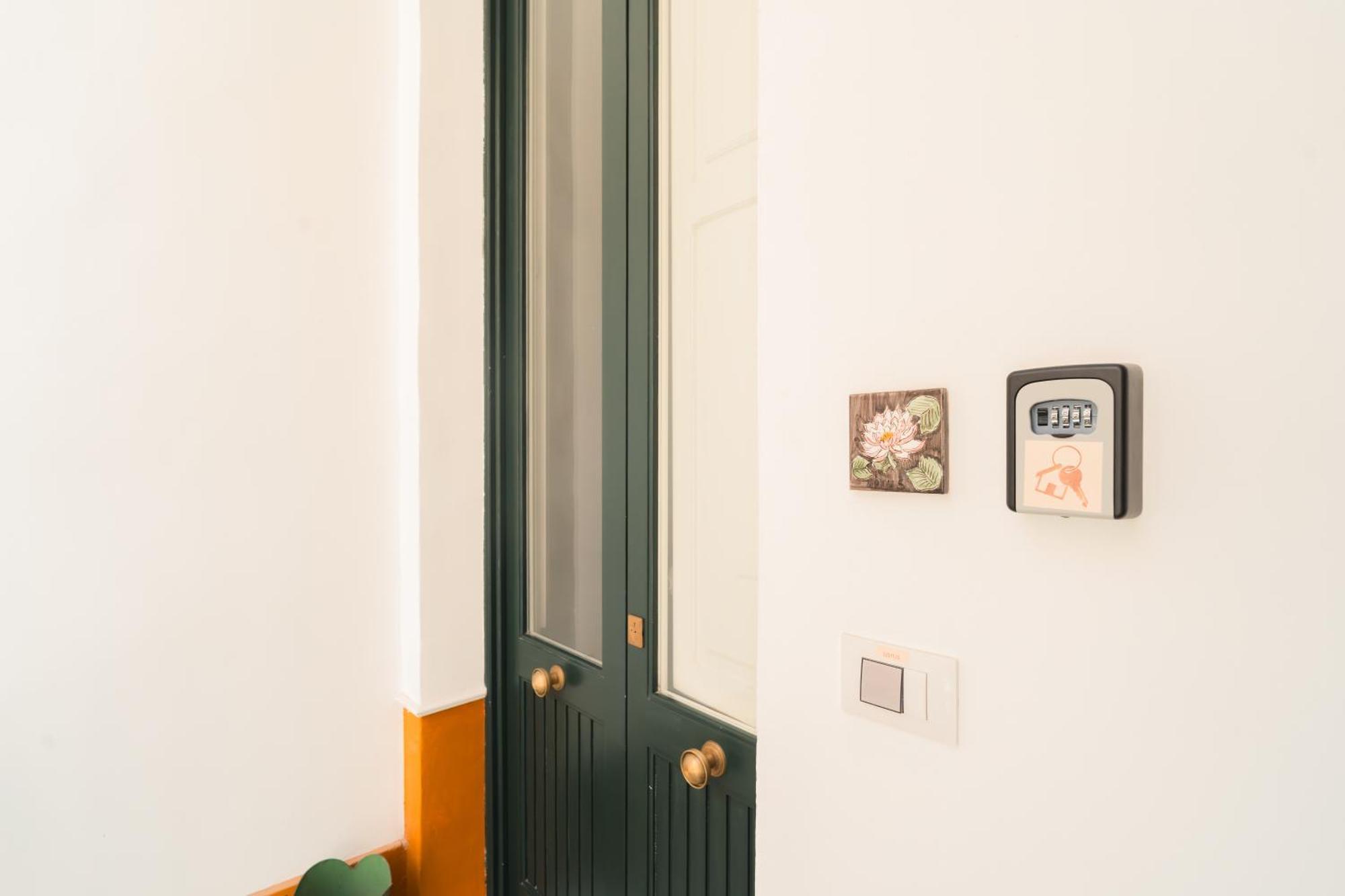 Lotus Apartment & Rooftop By Residence Colibri レッチェ エクステリア 写真